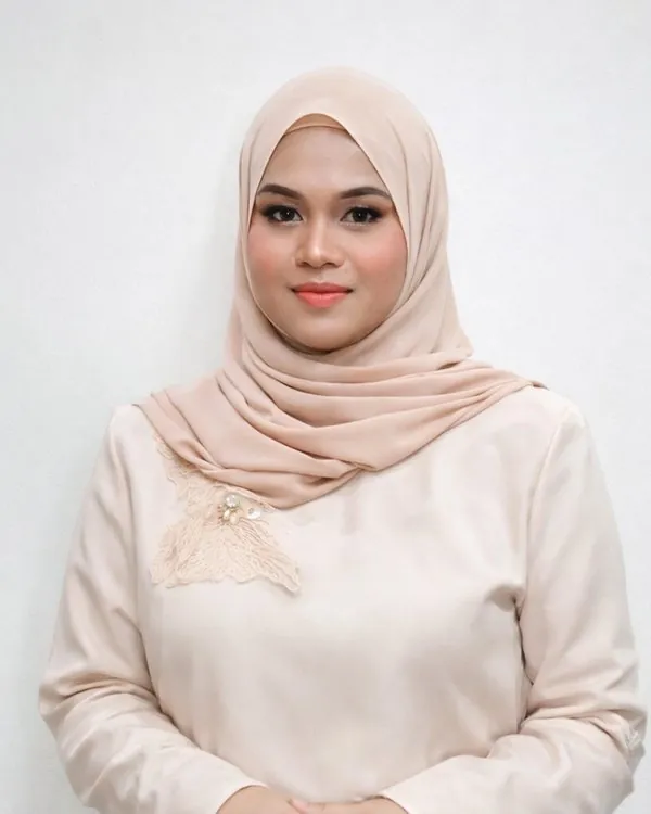 Portrait of Aina Syazanie, Managing Director